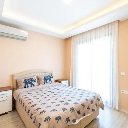 빌라 With Large Garden In Izmir, - Awz 109 *